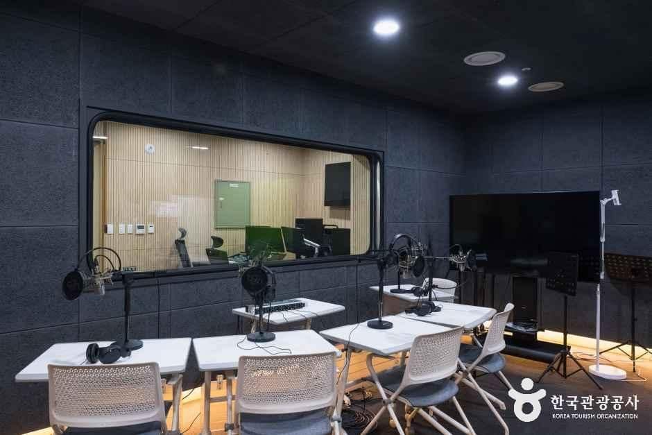 경기_수원_수원시미디어센터_내부_2.jpg