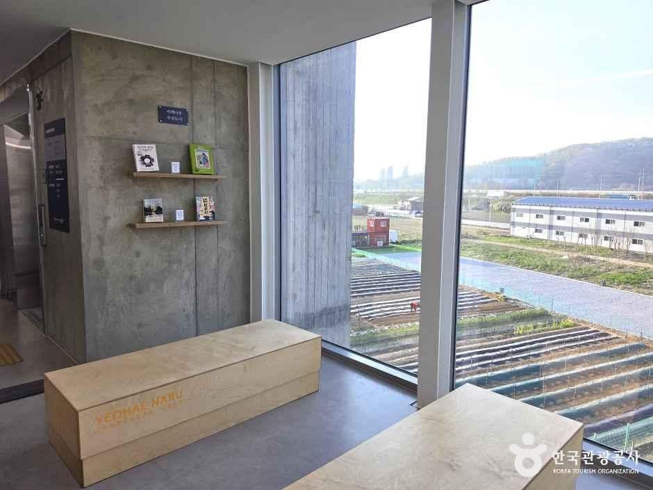 충남_아산_아산시 이순신관광체험센터 여해나루_내부_4.jpg