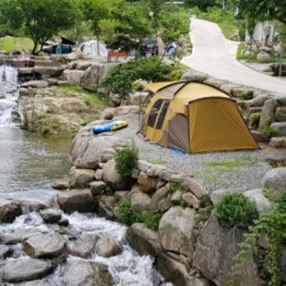 경상남도_산청군_든해솔계곡캠핑장_캠핑사이트