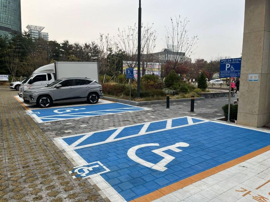 구로미래도서관_장애인주차장