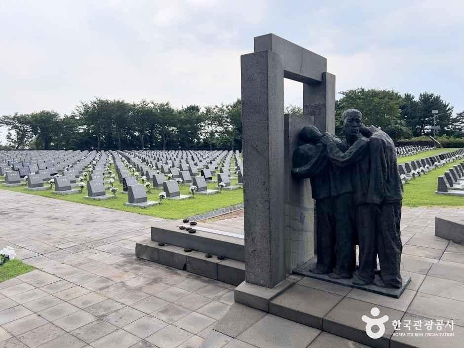 제주_4.3평화공원_행방불명인 표석.jpg