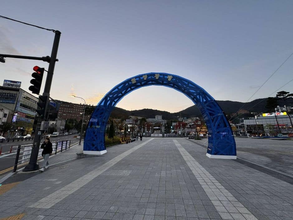 월영광장_입구 전경