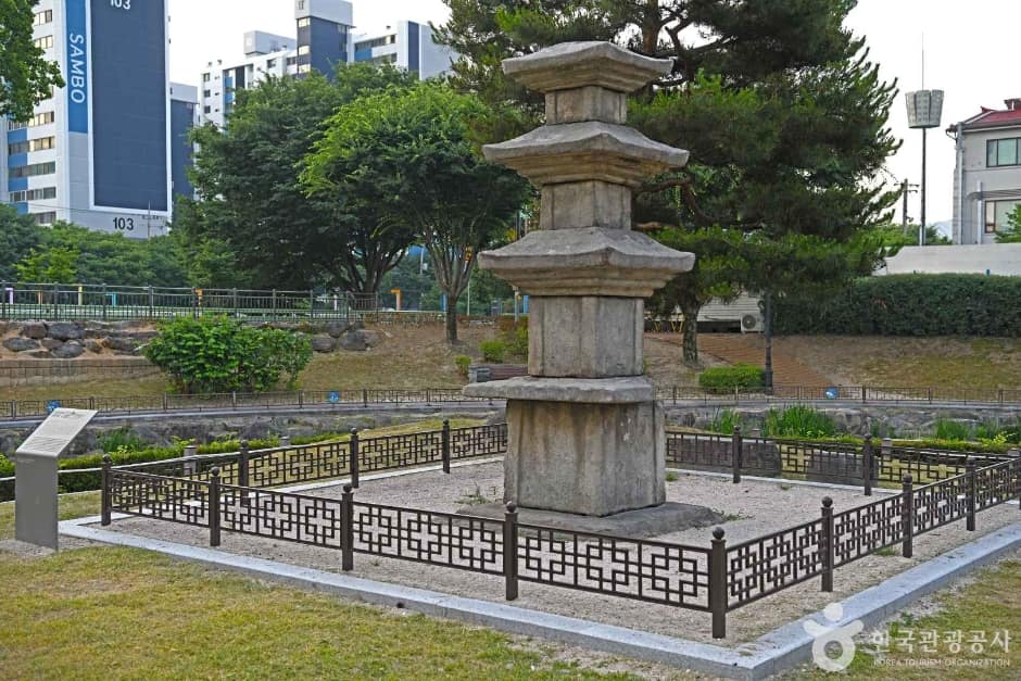 음성 읍내리 삼충석탑 (7)