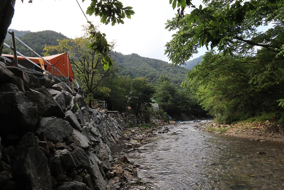 검산별빛캠핑장_계곡
