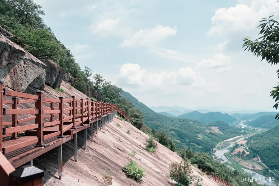순창_용궐산하늘길_절벽에 놓인 데크길