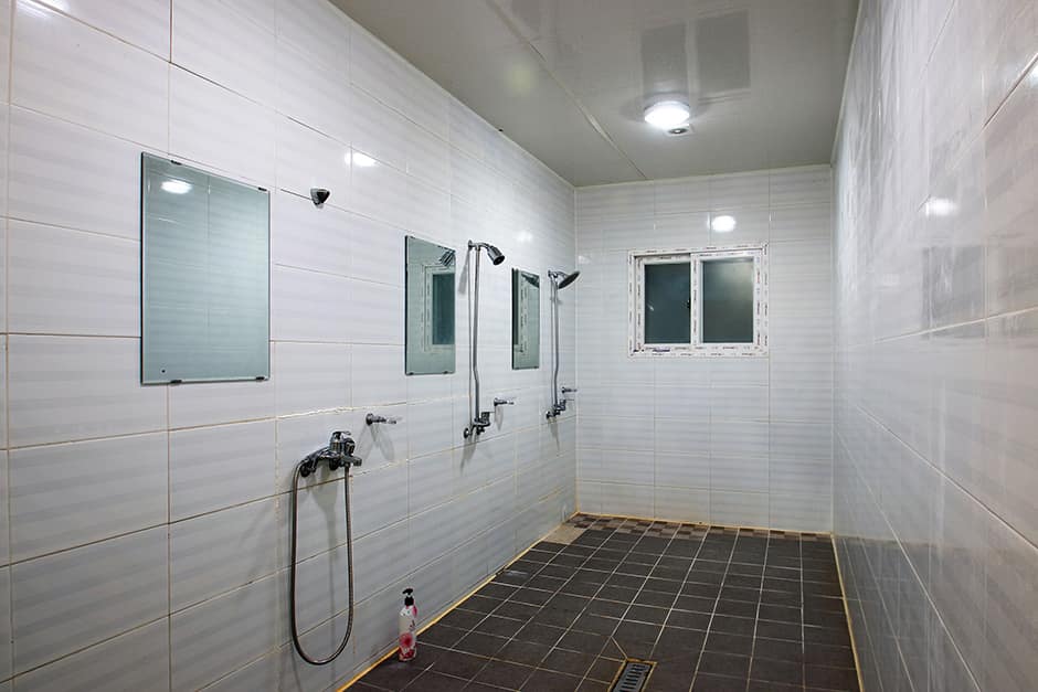 덕동산마루오토캠핑장_공용샤워실