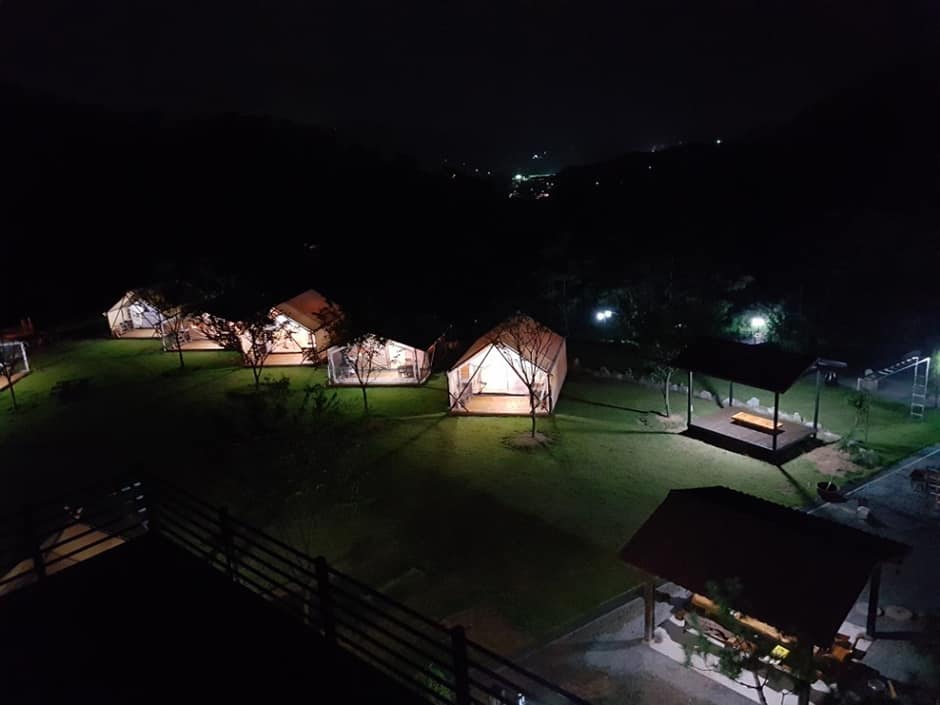 별밤야영장_야경1