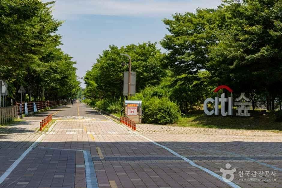 인천_경인아라뱃길 아라파크웨이마당 (3).jpg