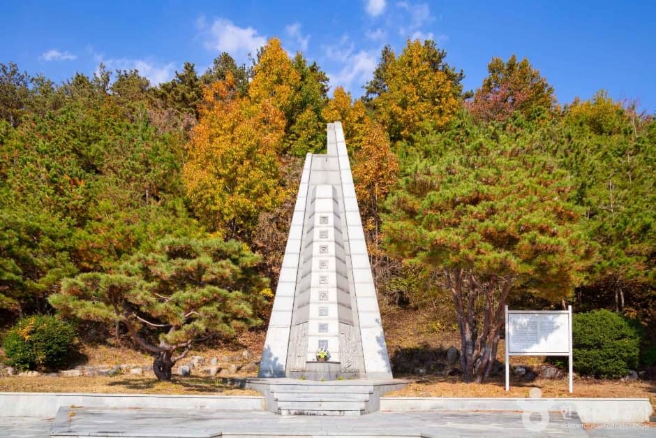 동학농민혁명기념탑 (1)