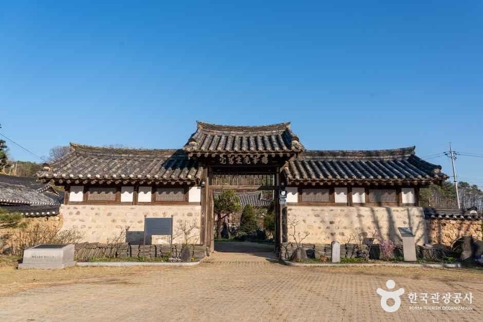 경북_안동_의성김씨학봉종택_외부_03.jpg