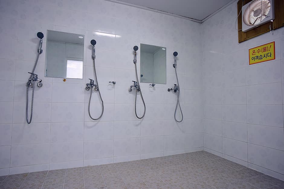 밀양표충오토캠핑장_공용샤워실