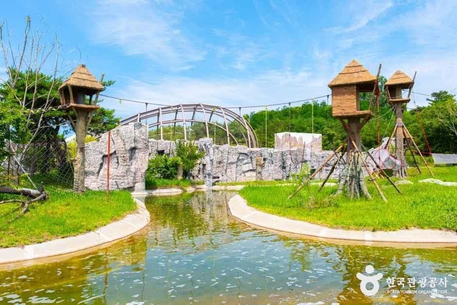 충남_서천_국립생태원_외부_3.jpg