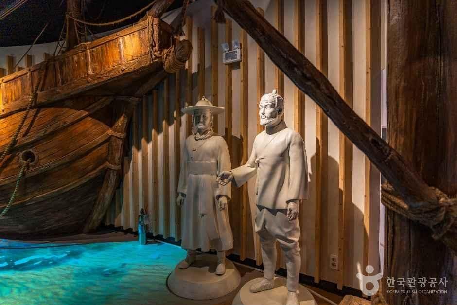 전남_강진_하멜기념관_내부_2.jpg
