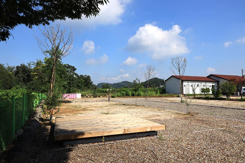 경기도_연천군_연천당포성캠핑장_데크2