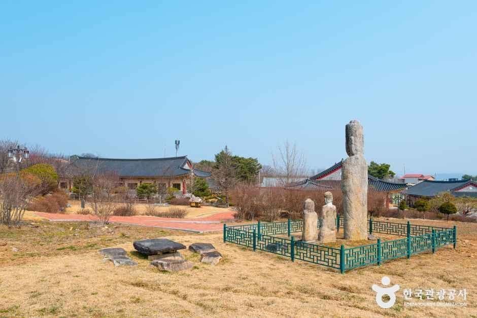 충북_증평_남하리 석조보살입상_2.jpg