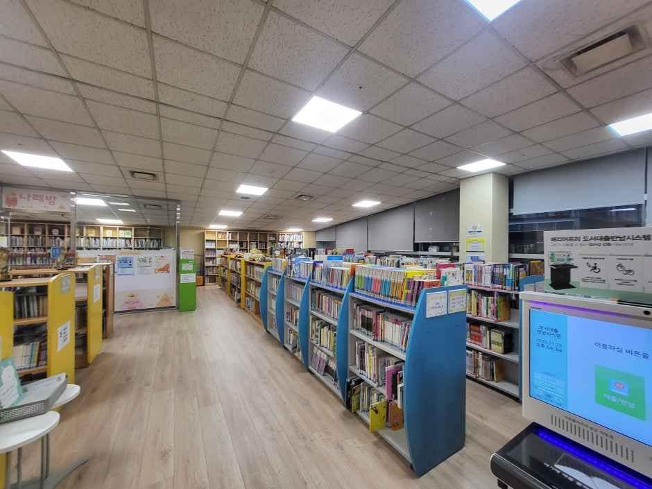 서울_금천구립금나래도서관 (4).jpg
