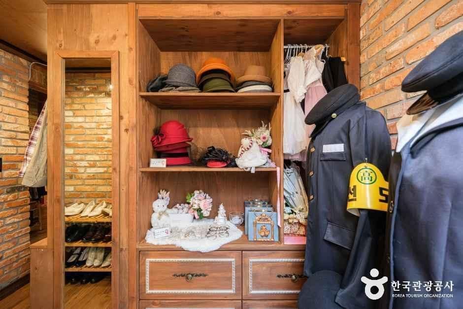 울산_이팔청춘사진관_내부_4.jpg