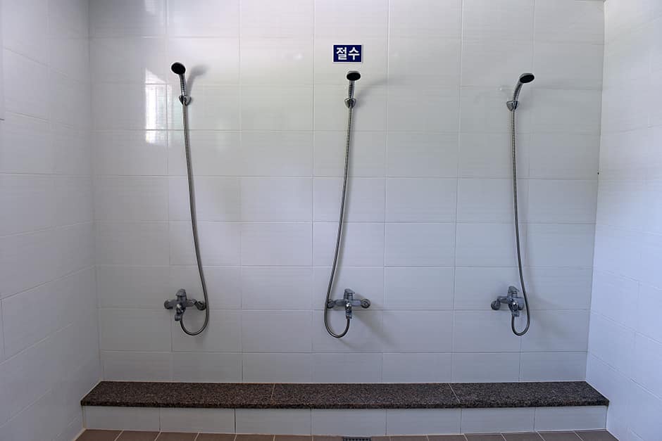 산여울오토캠핑장_공용샤워실