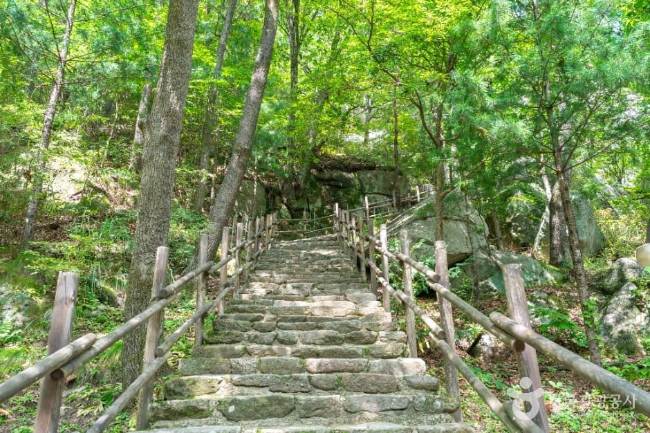 거창_거창 가섭암지 마애여래삼존입상 (1)