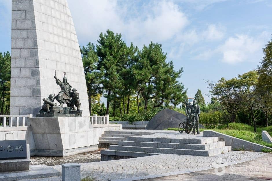군산_진포대첩 기념탑 (2)