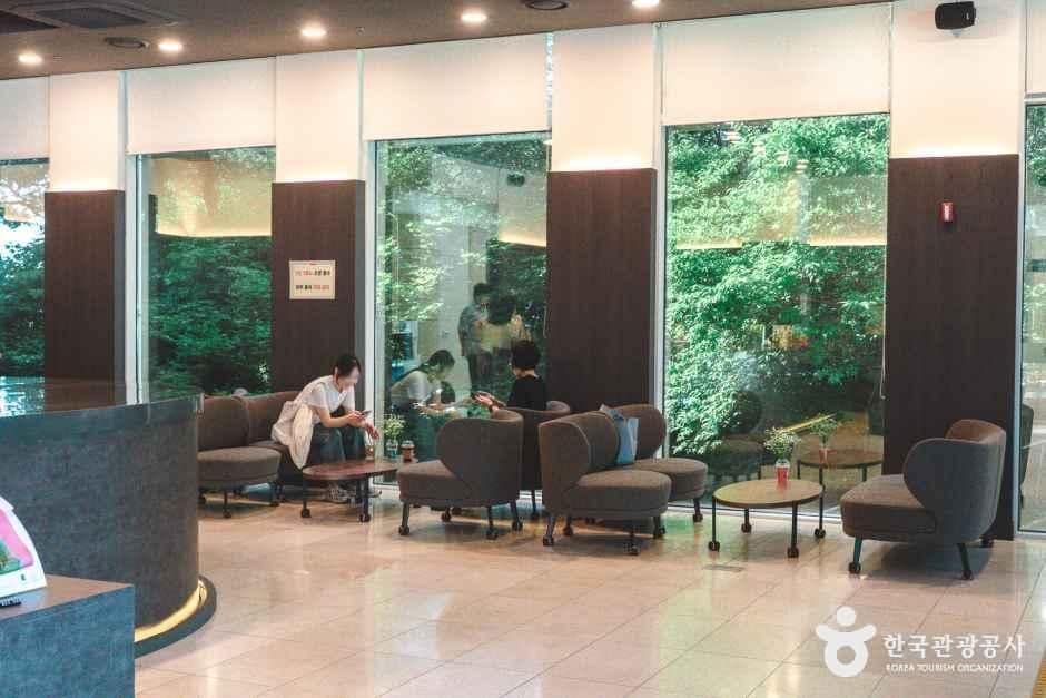 서울_서울_겸재정선미술관_3층 카페 1.jpg