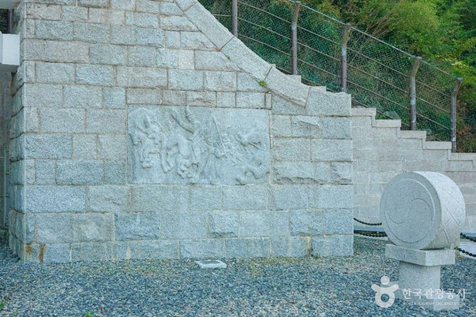 의령_충익사 의병탑 (6)