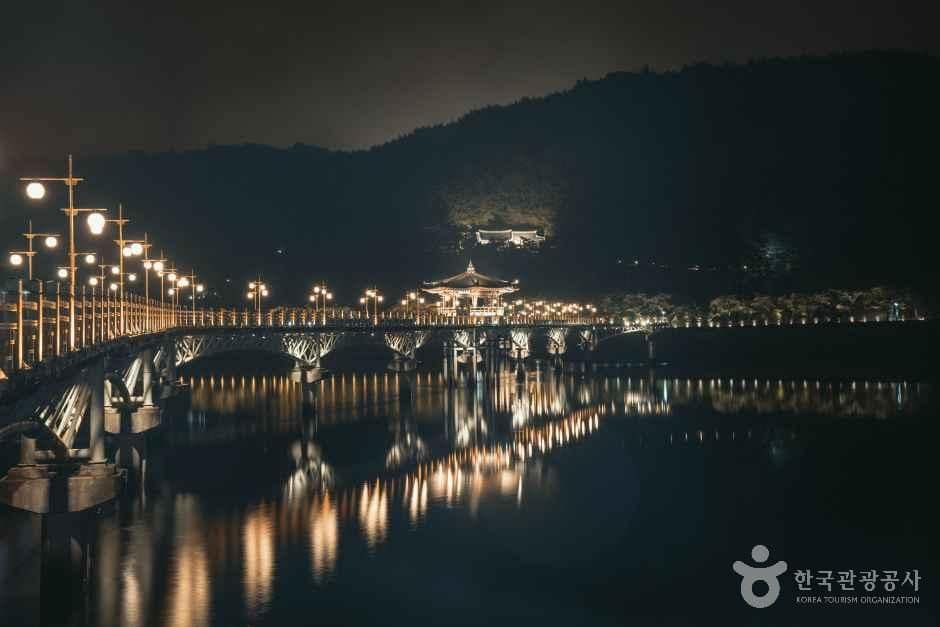 월영교