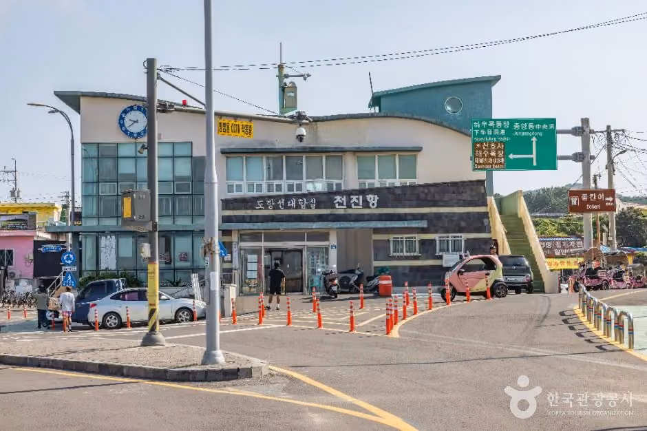 제주 우도 천진항 대합실
