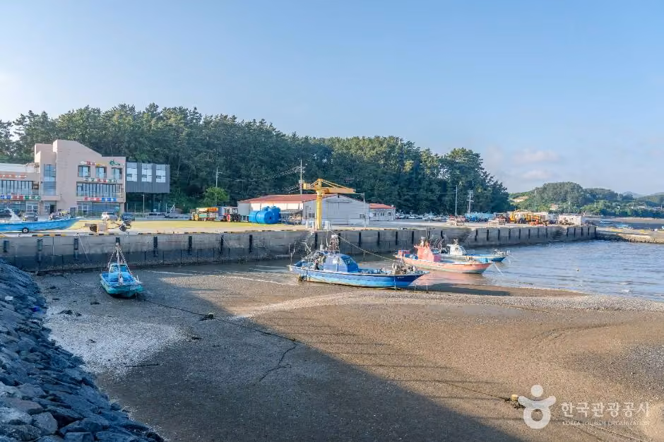 송석항
