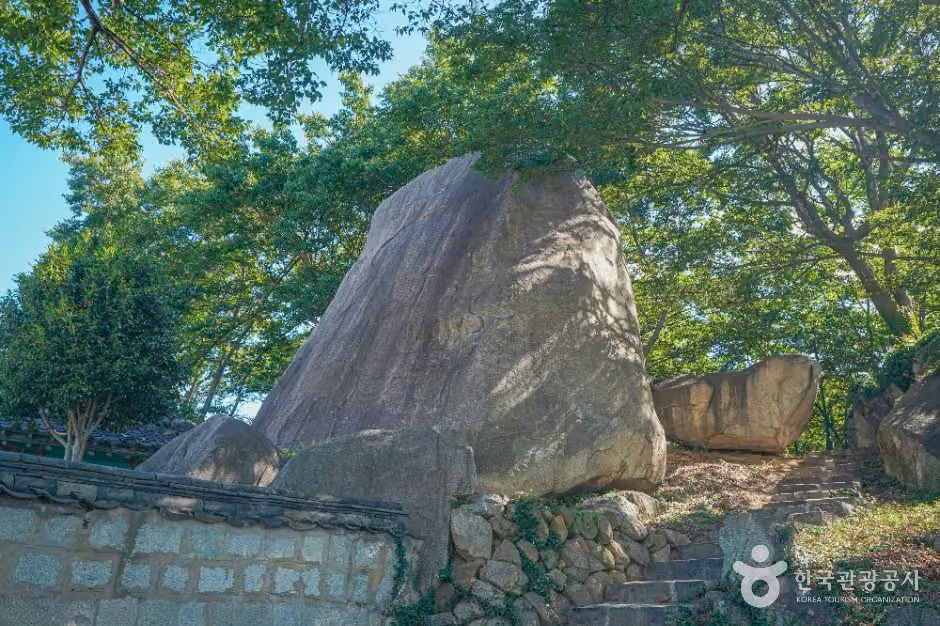초선대 마애여래좌상