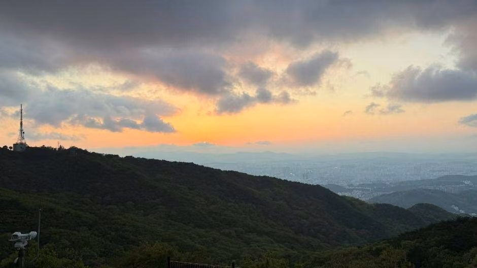 식장산 정상쉼터