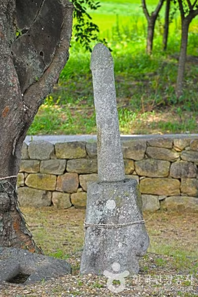 백암리남근석