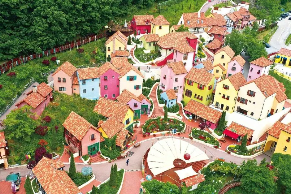 Petite France (theme park)