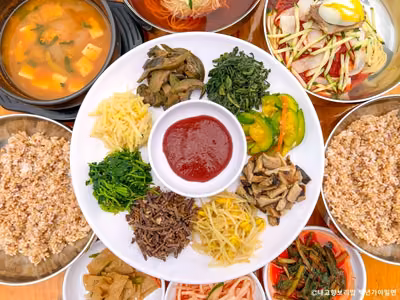 내고향보리밥 백년가야밀면