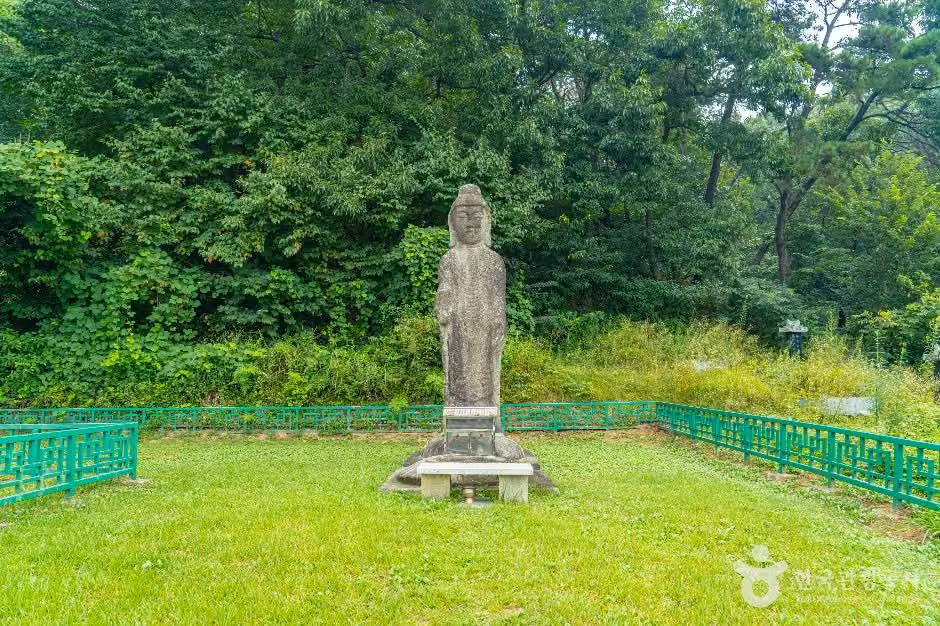 안성죽산리석불입상