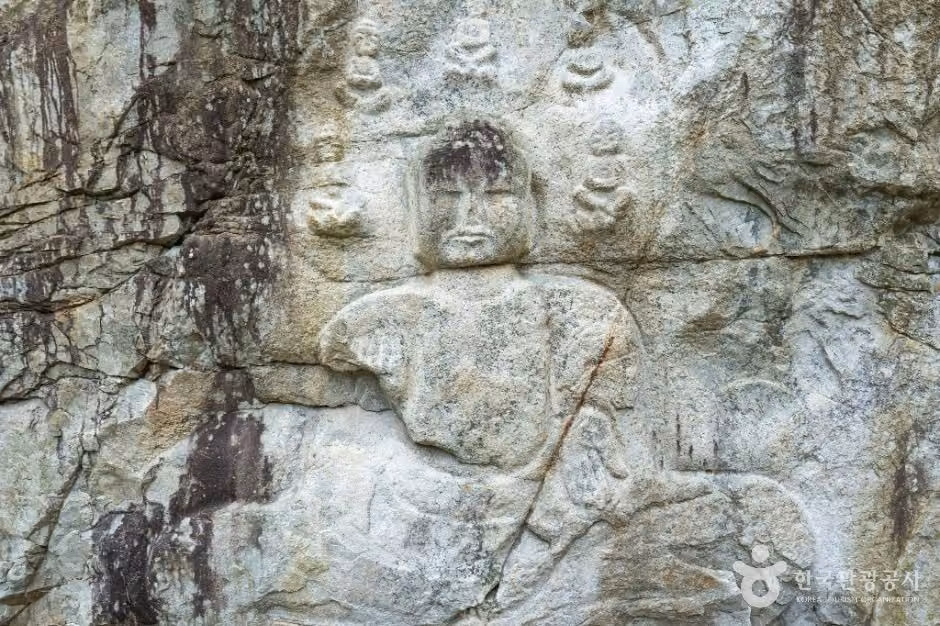 충주 봉황리 마애불상군