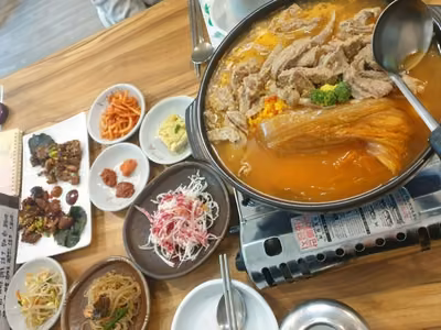 군봉묵은지김치찜