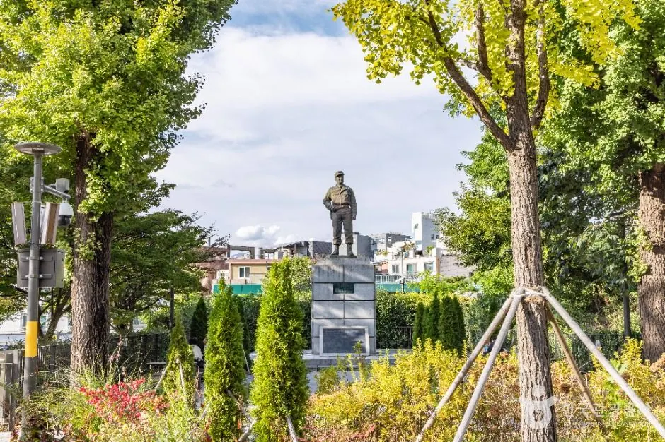 존비코올터장군상