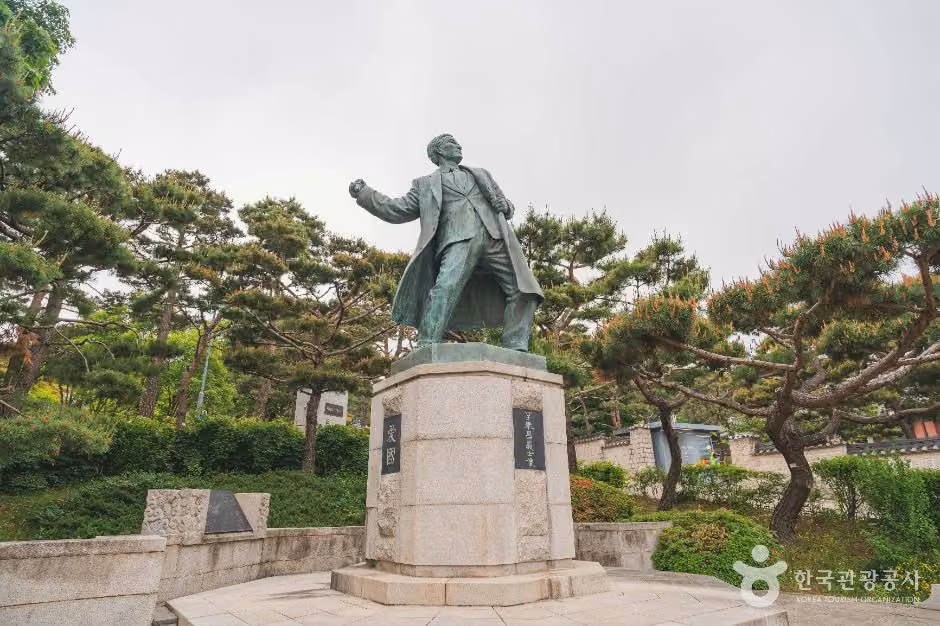 이봉창 의사 동상