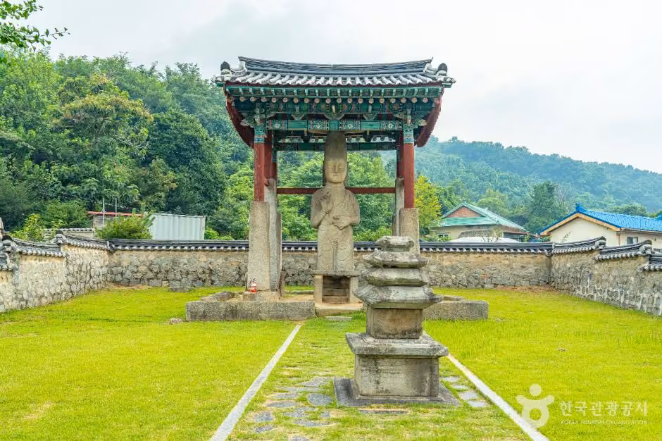 매산리석불입상