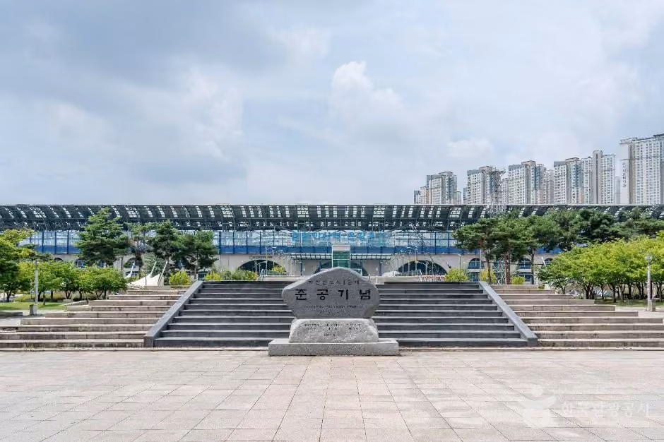 천안아산역 동광장