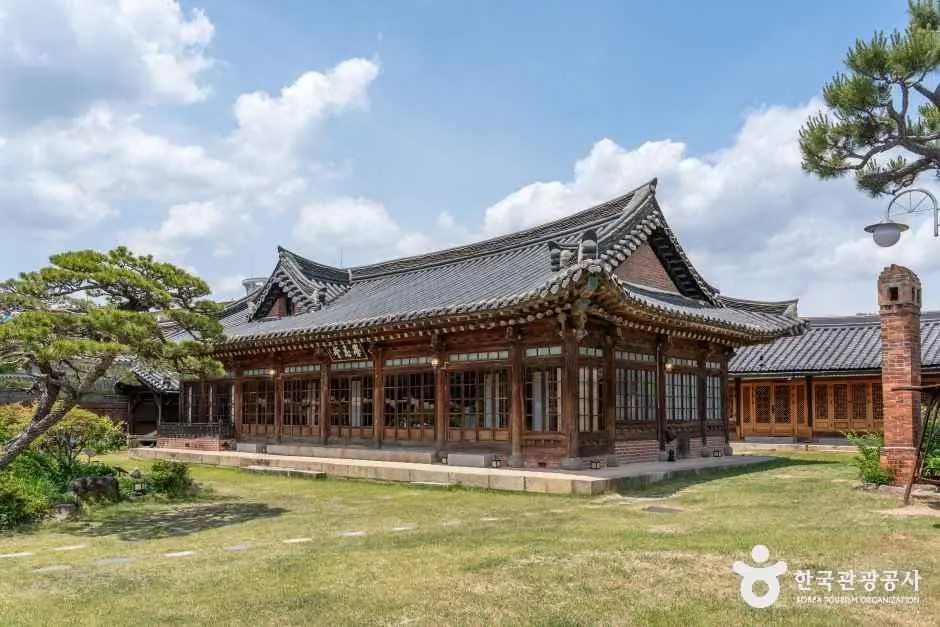학인당