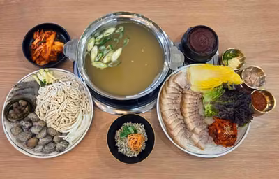 삼구월고기냉면 시이월칼국수보쌈 본점