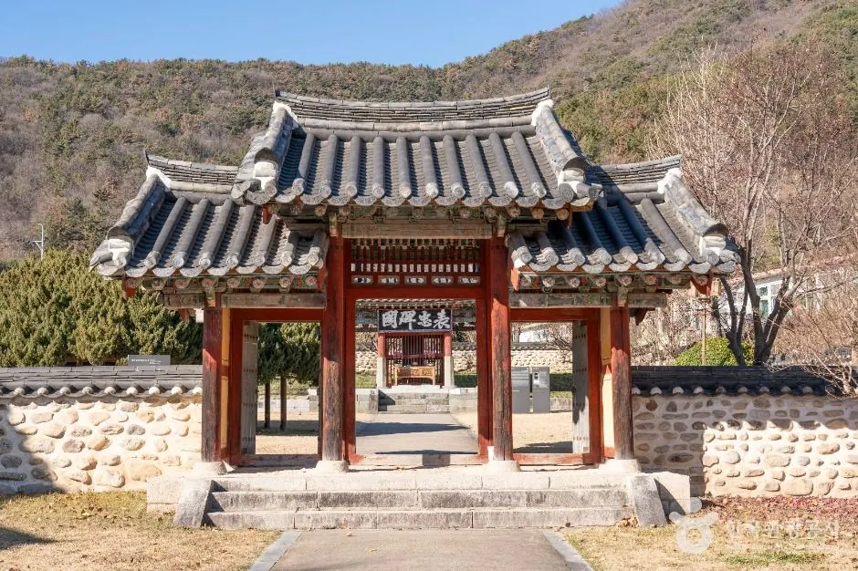 표충비