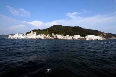 분바위와 월띠