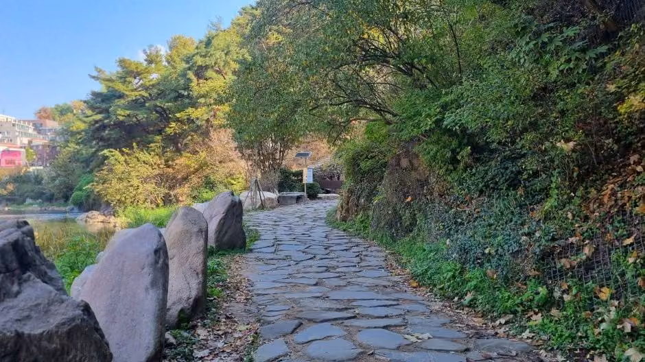 홍제천인공폭포