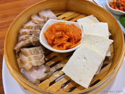 두부마을과돌솥밥일죽점