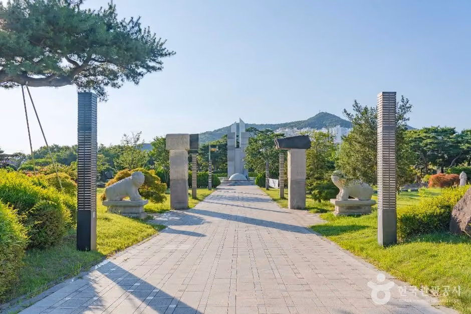 강변조각공원