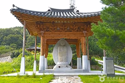 학정리석불