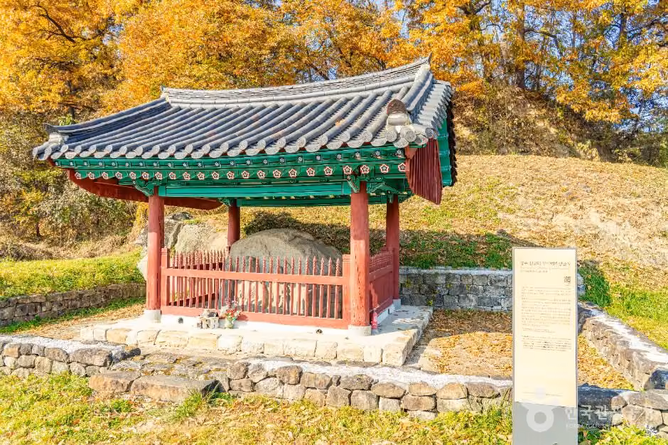 영주 신암리 마애여래삼존상